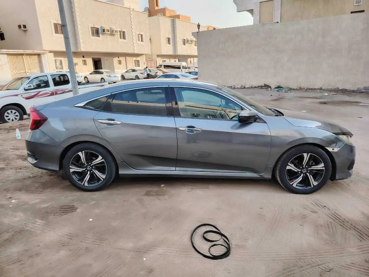 Car image 4