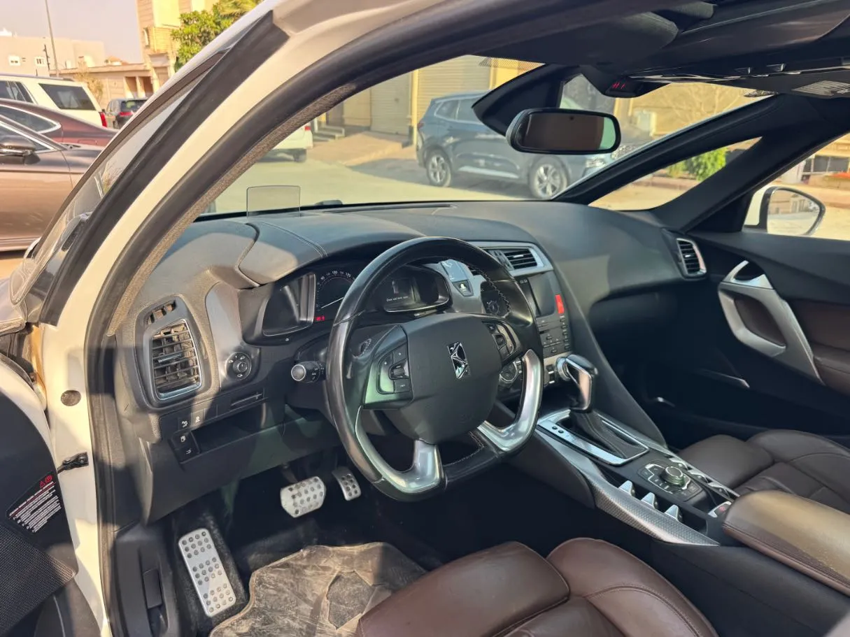 Car image 11
