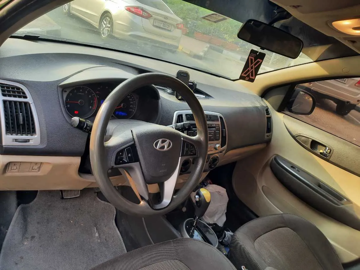 Car image 11