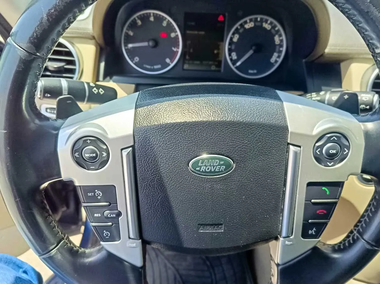 Car image 24