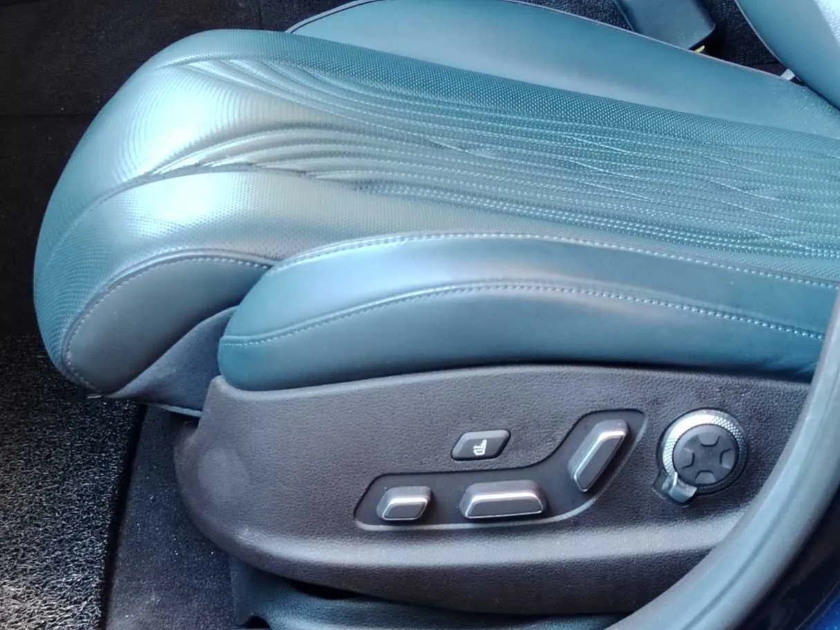 Car image 33