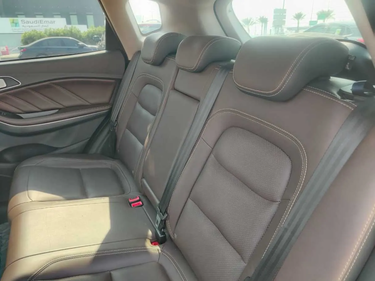 Car image 17