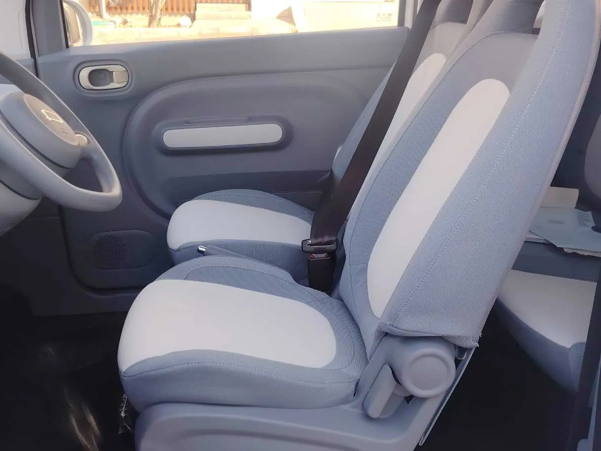 Car image 13