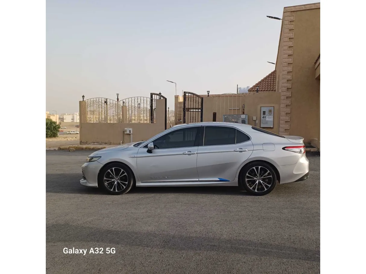 Car image 8