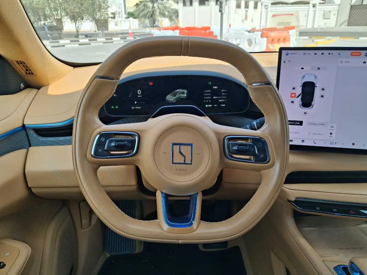 Car image 18