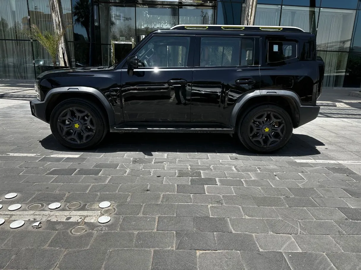 Car image 8