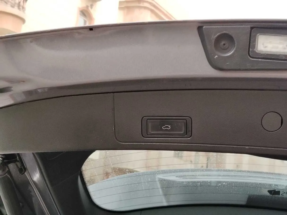 Car image 29