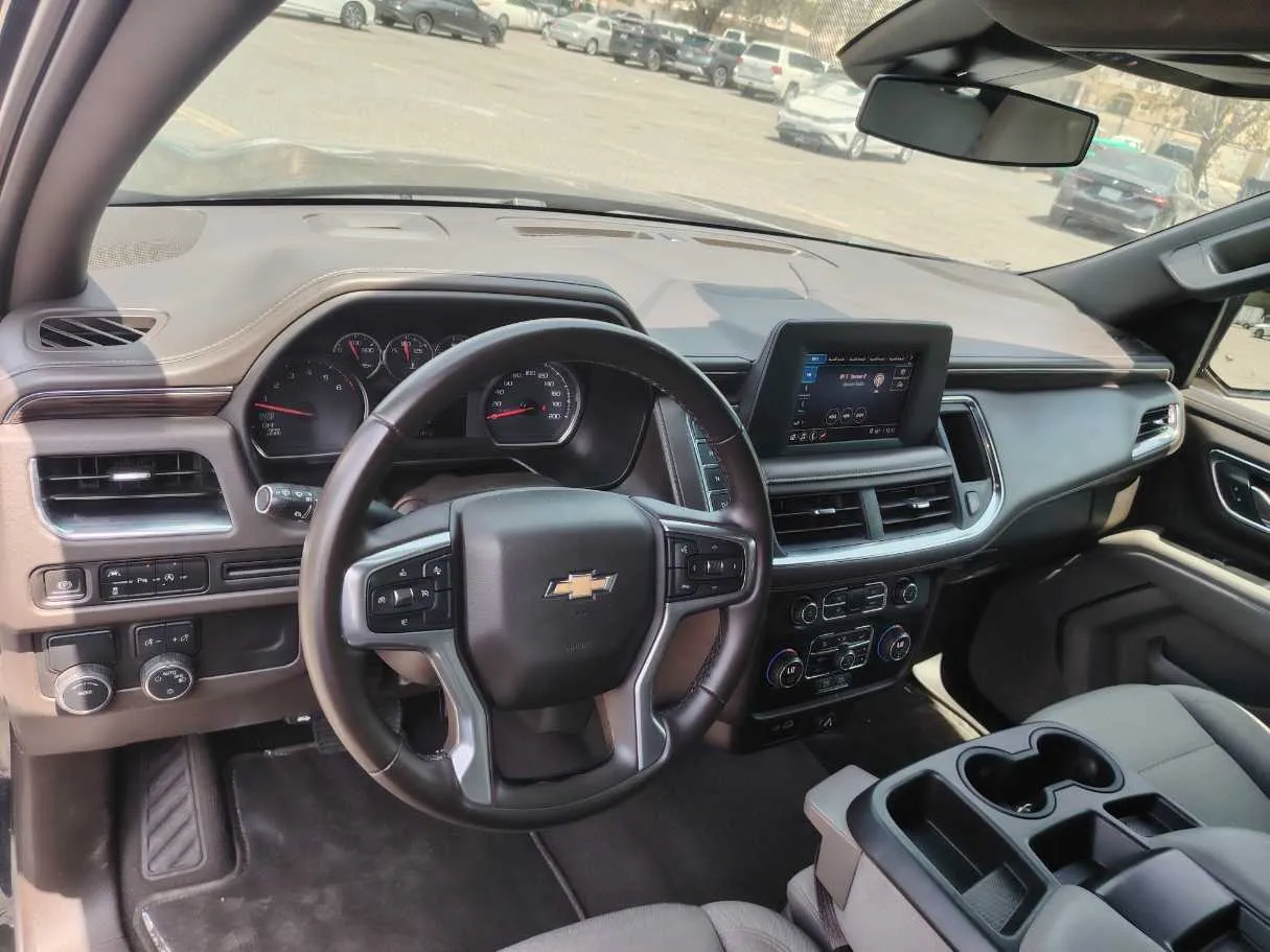 Car image 13