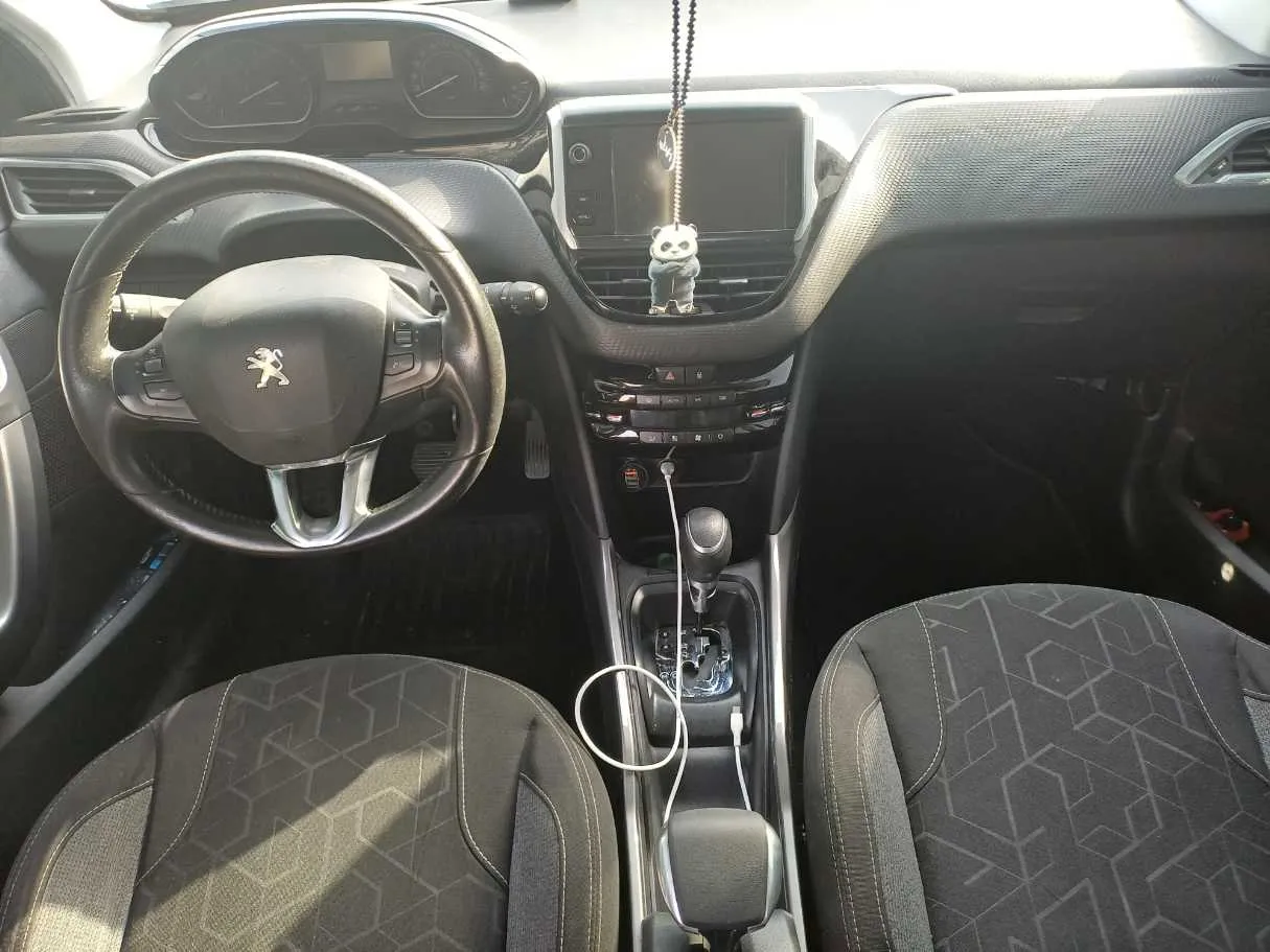 Car image 16