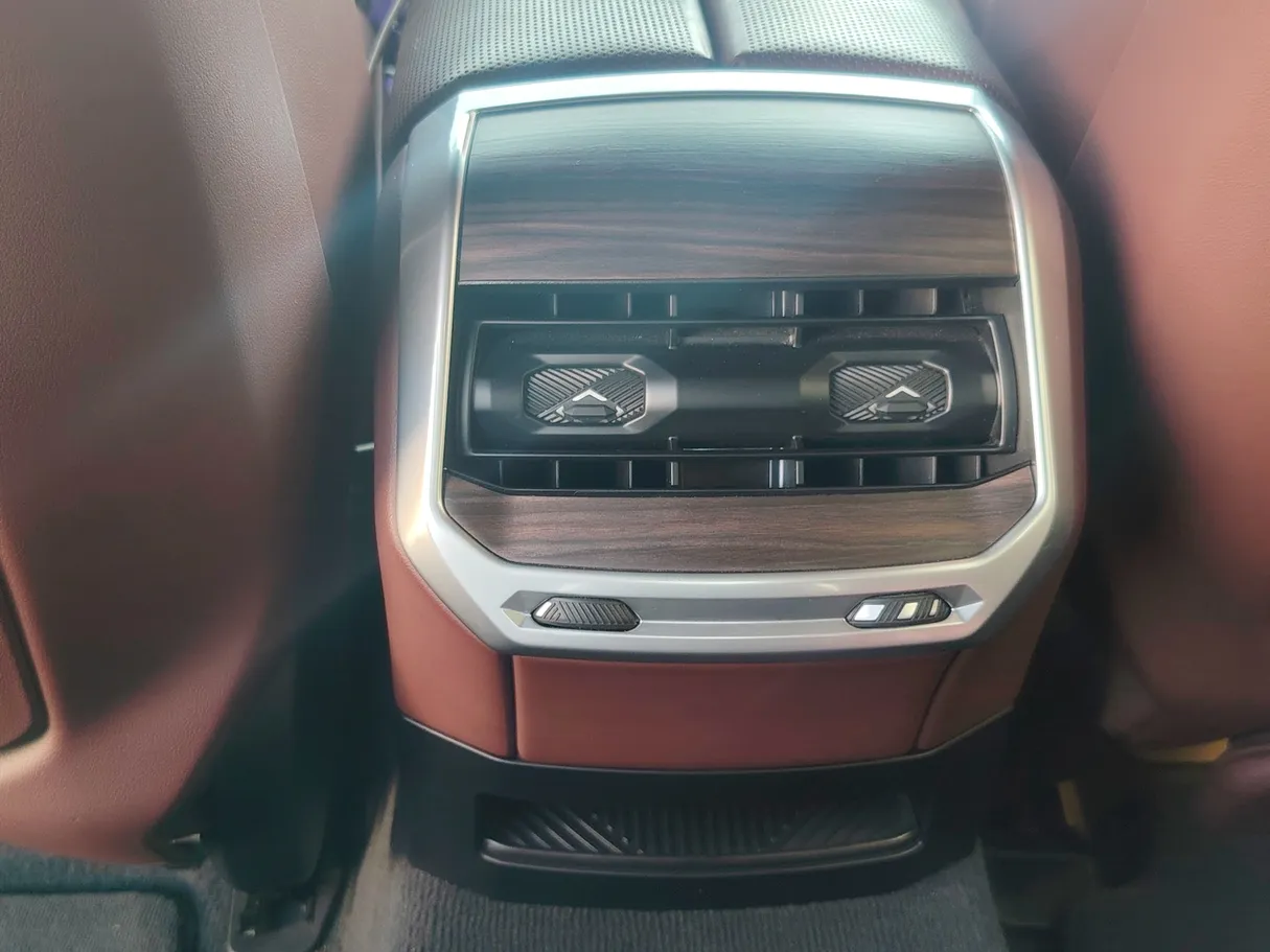 Car image 29