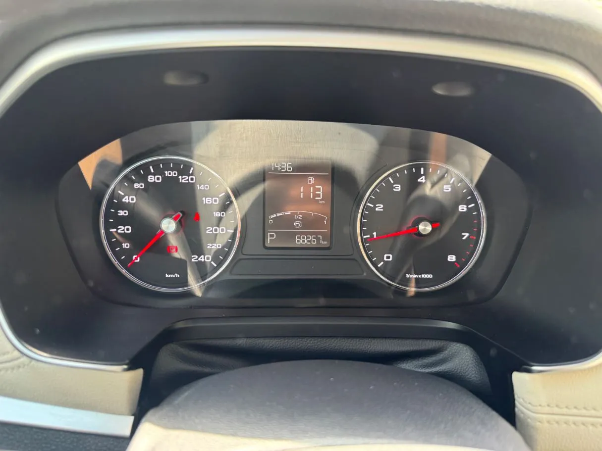 Car image 18