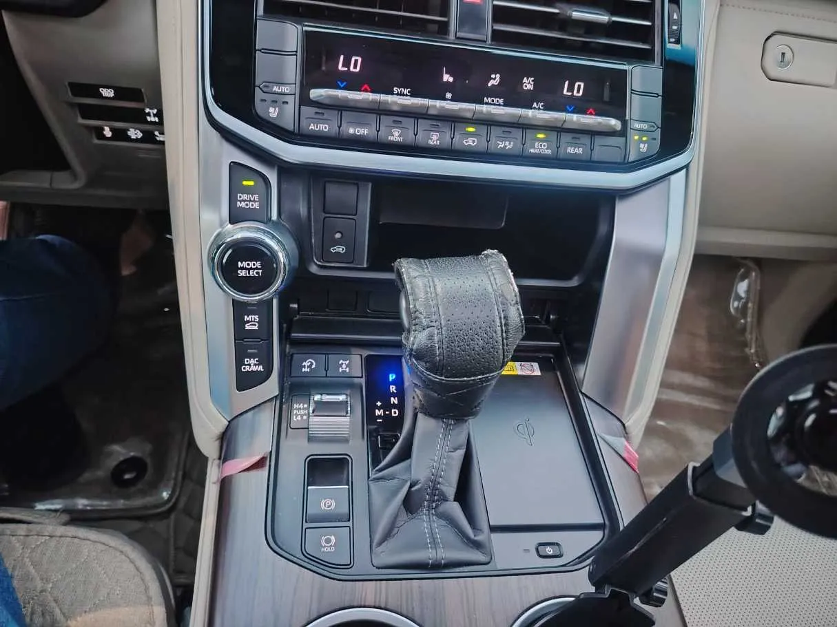 Car image 23