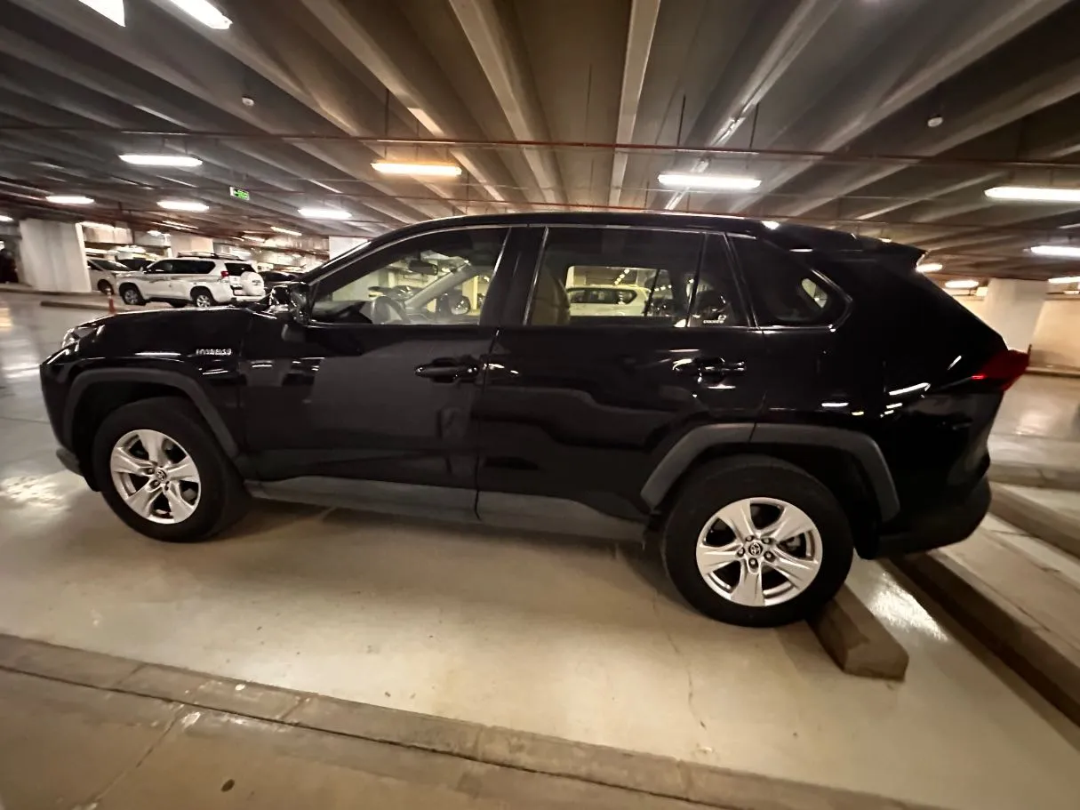 Car image 8