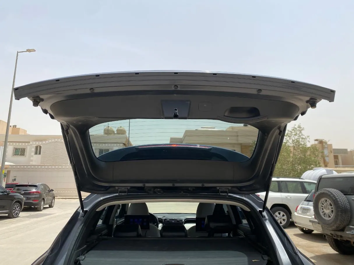 Car image 22