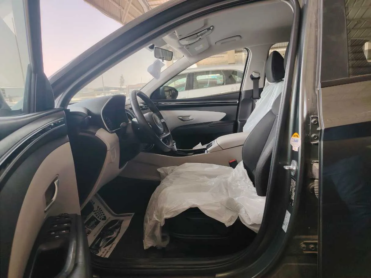 Car image 13