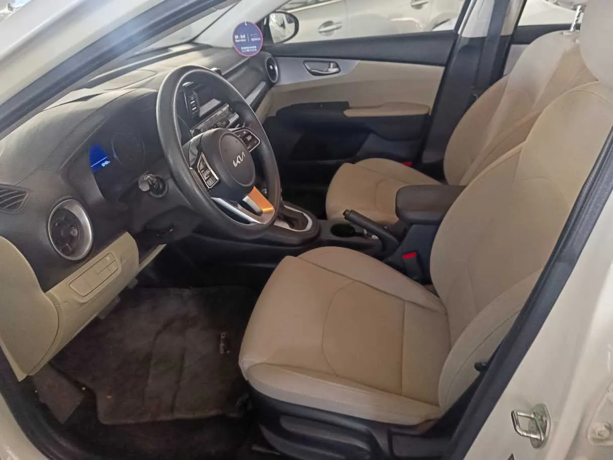 Car image 9