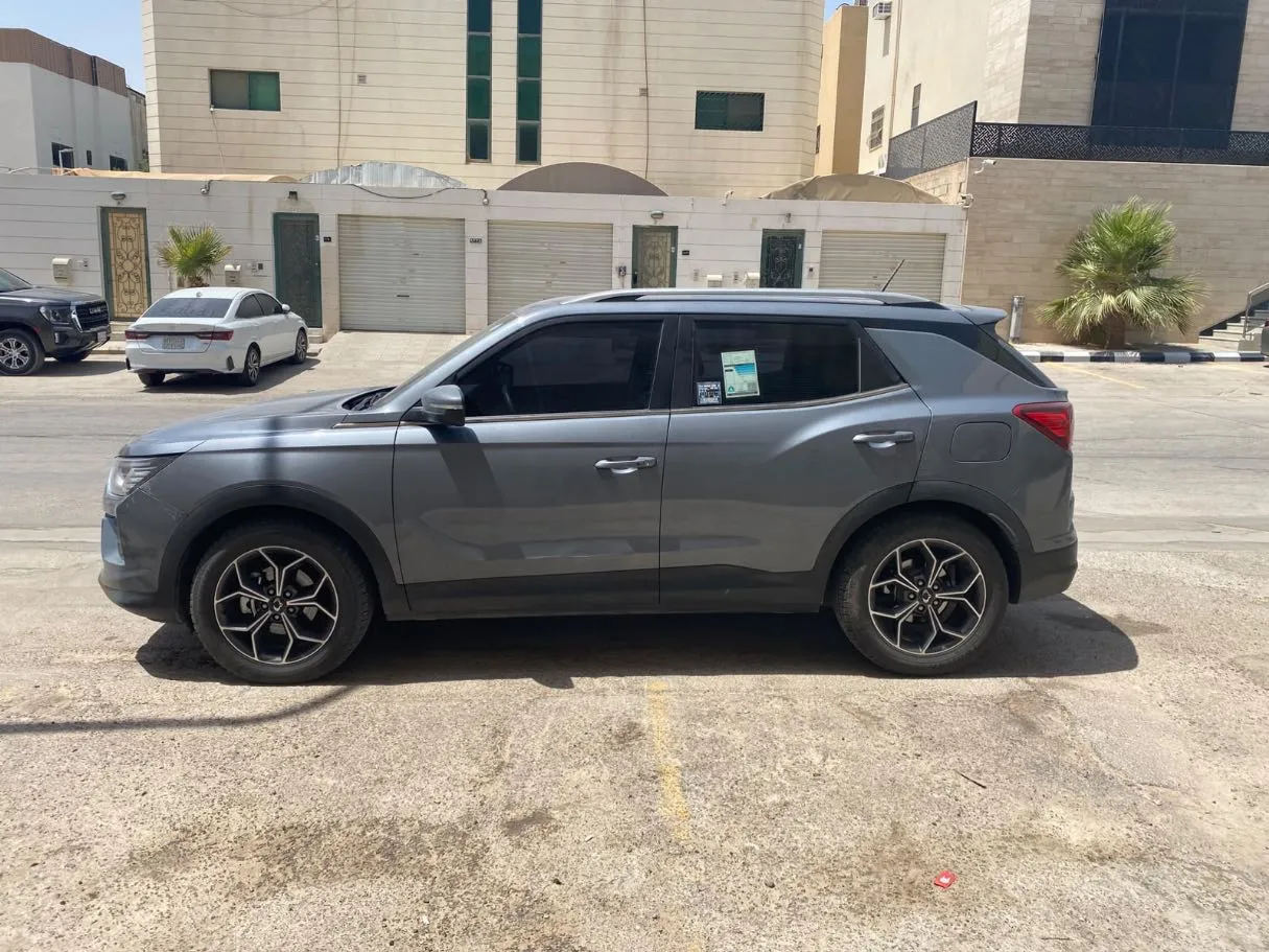 Car image 8