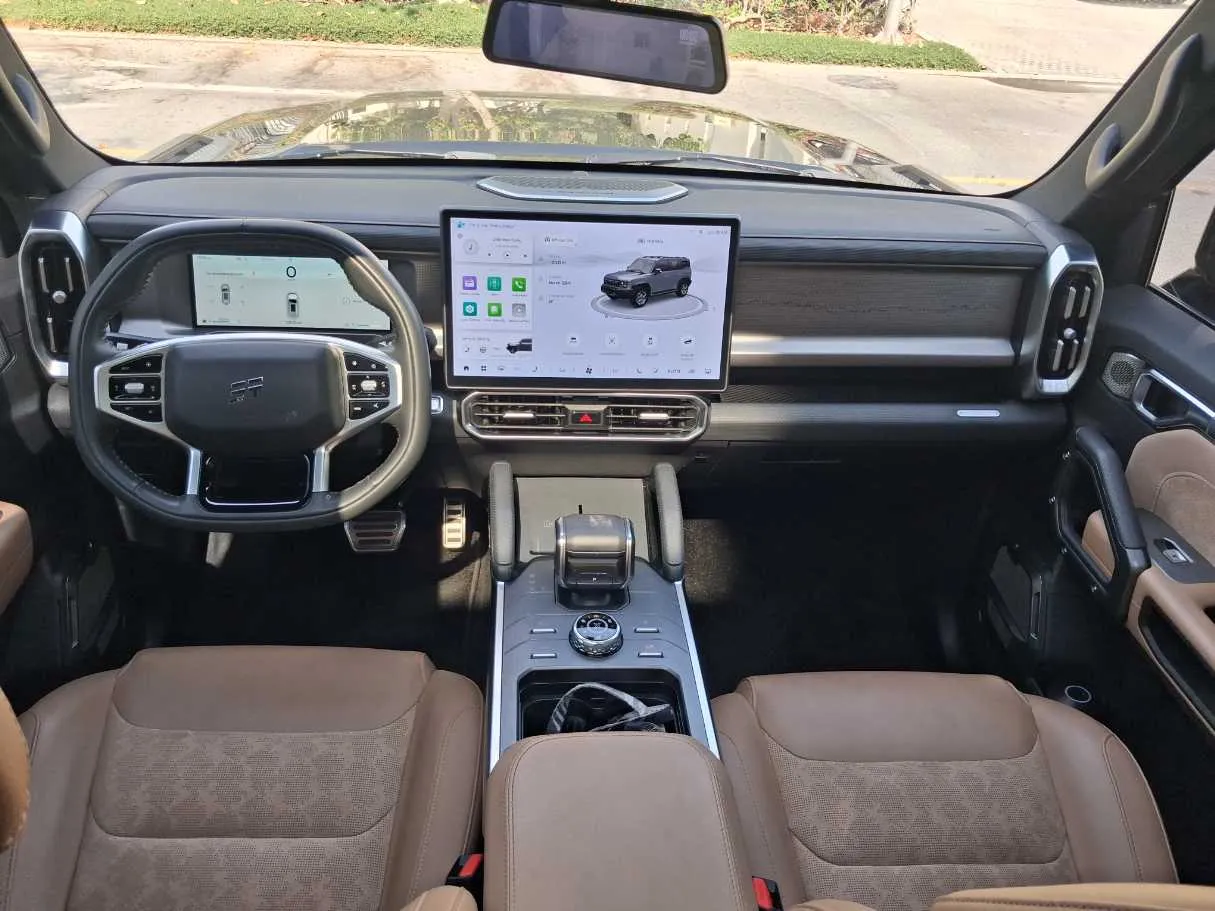 Car image 18