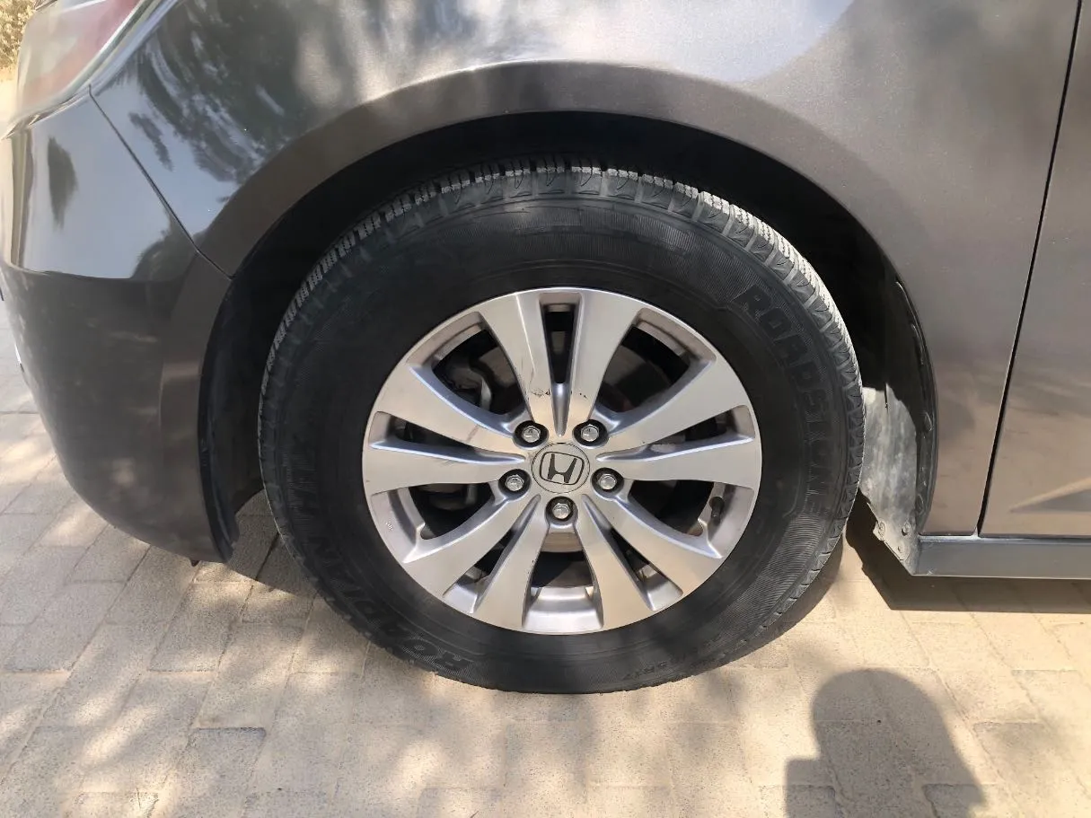 Car image 10