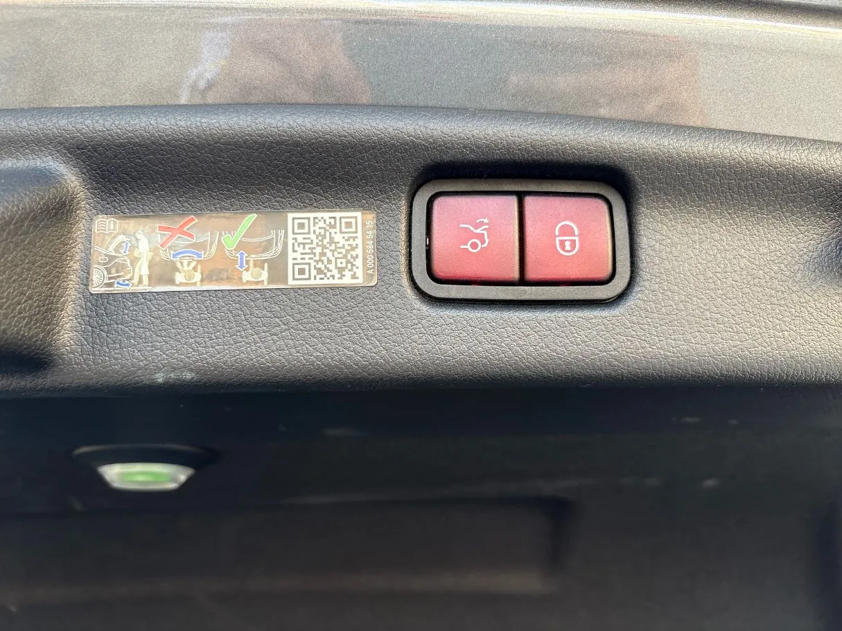 Car image 27