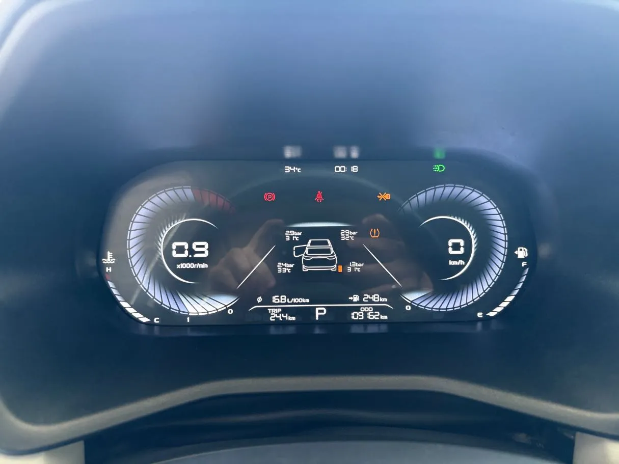 Car image 12