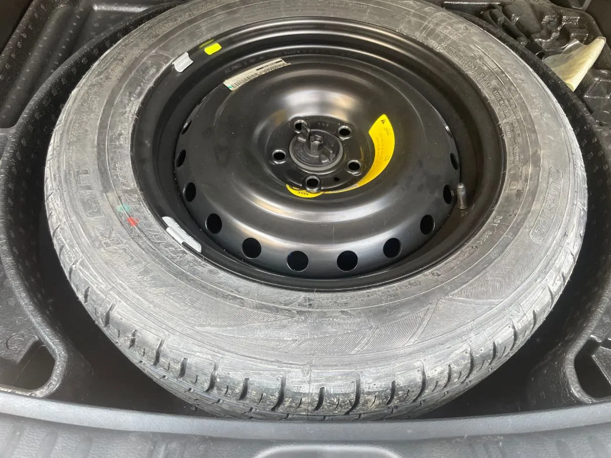Car image 23
