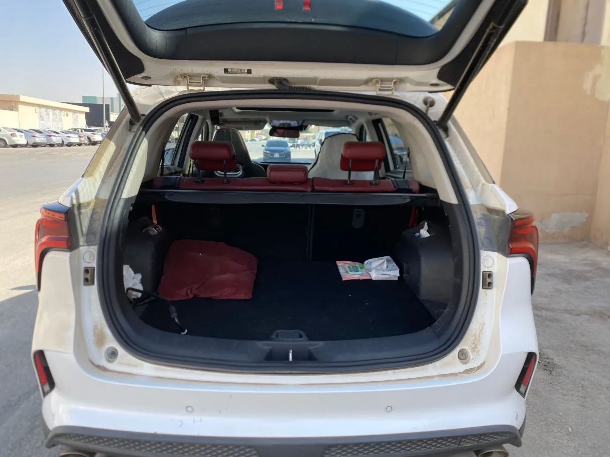 Car image 21
