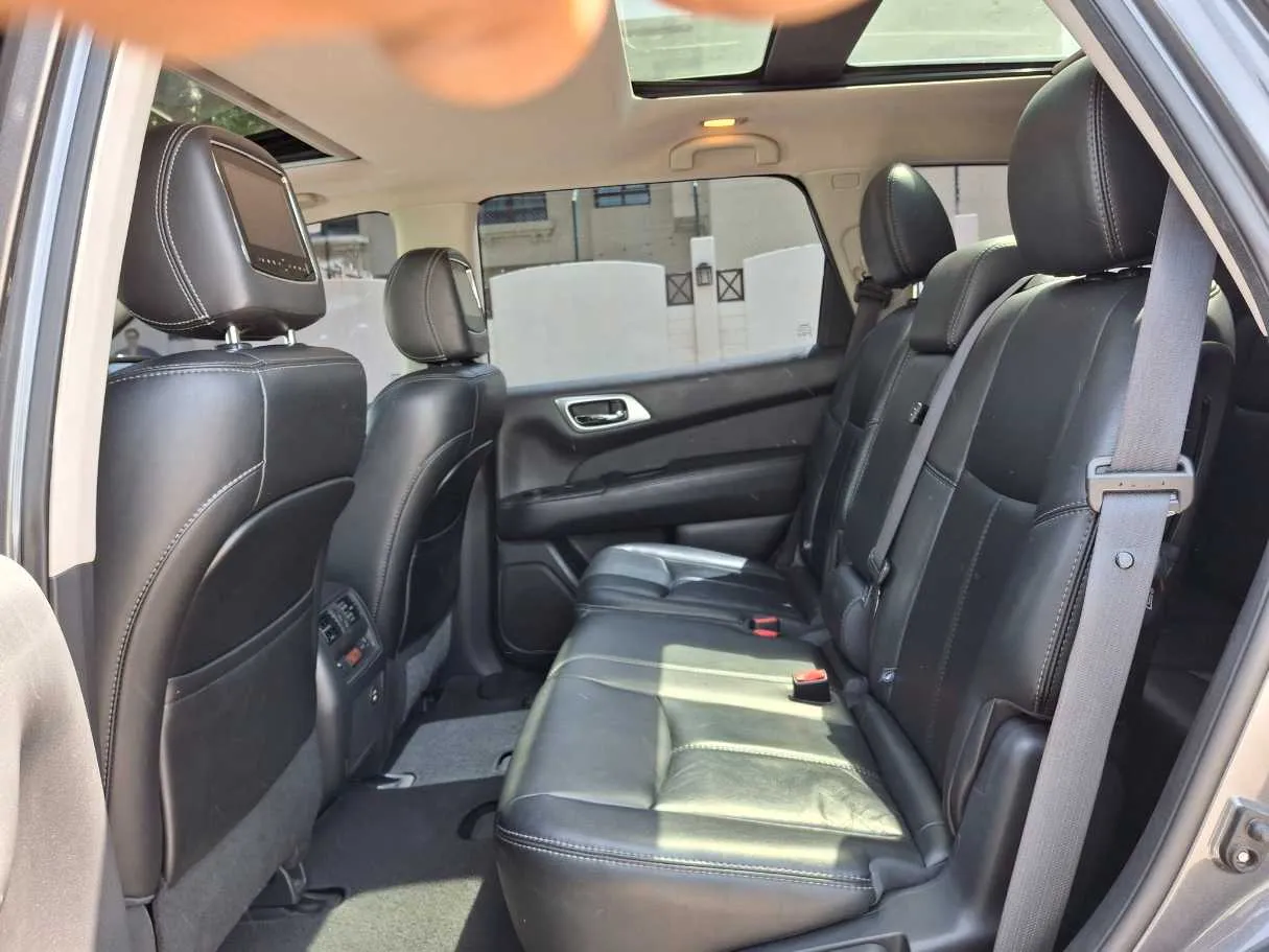 Car image 13