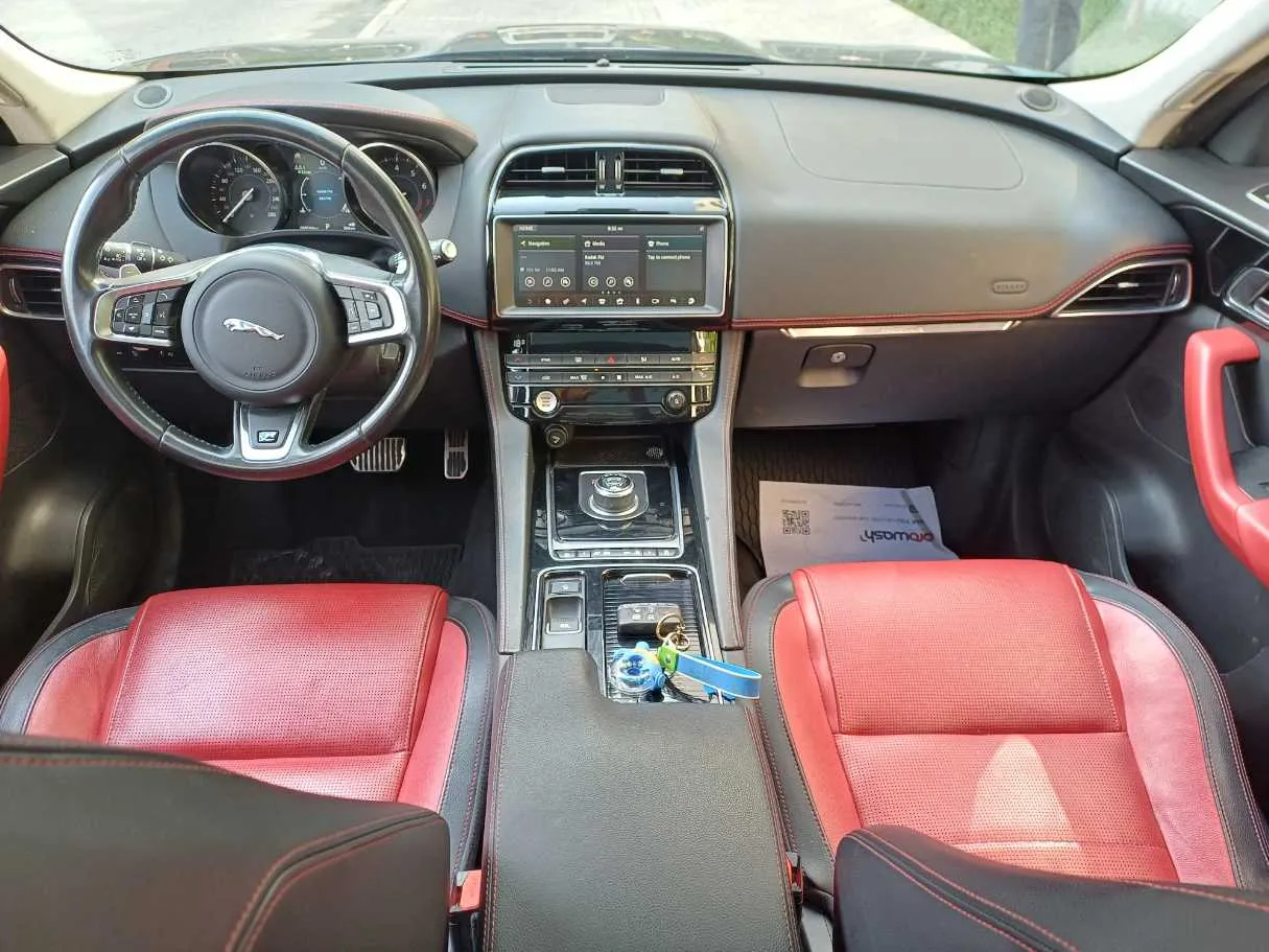 Car image 16