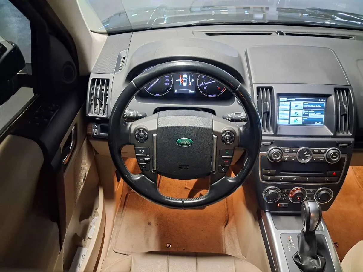 Car image 18