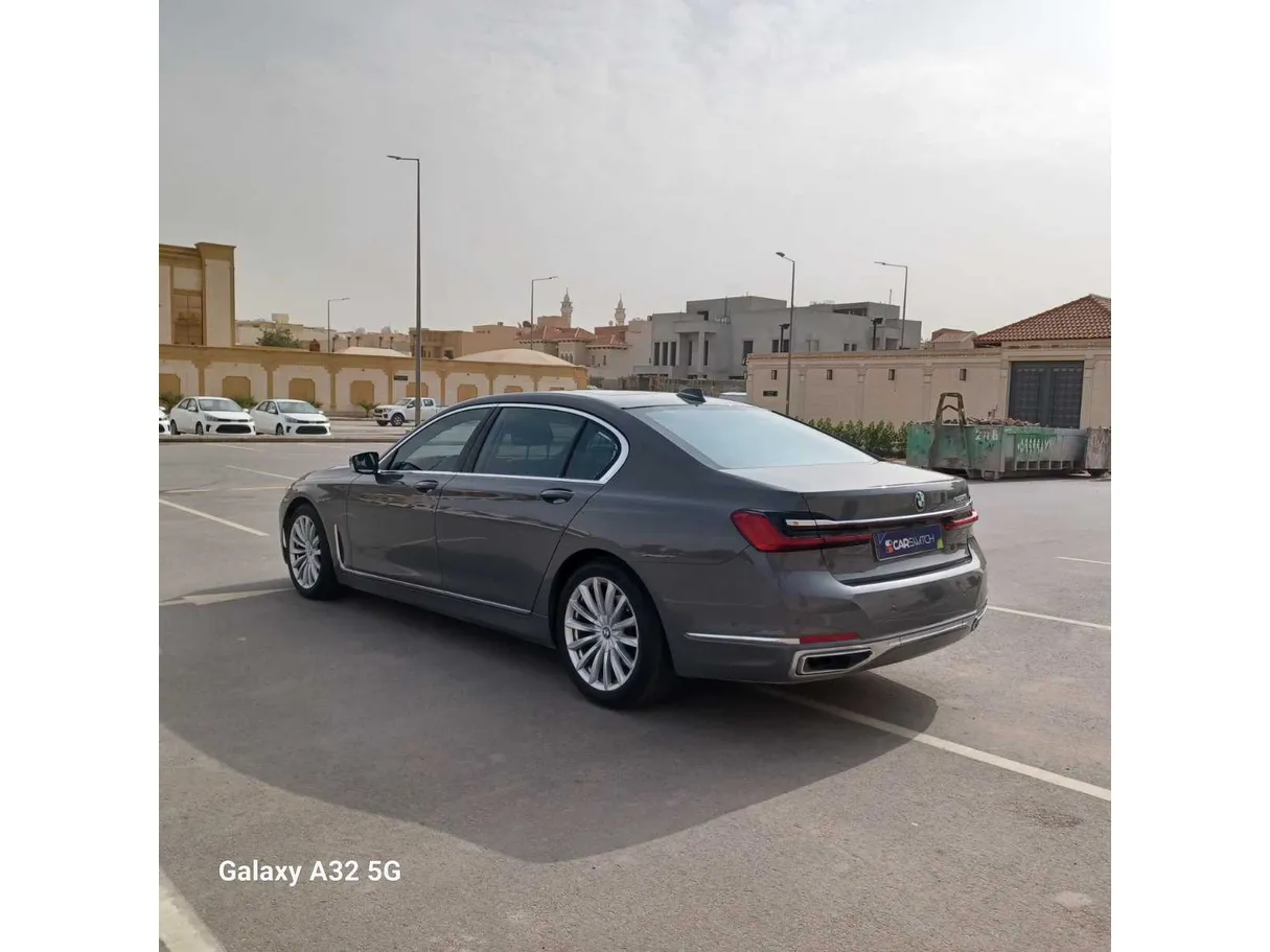 Car image 7