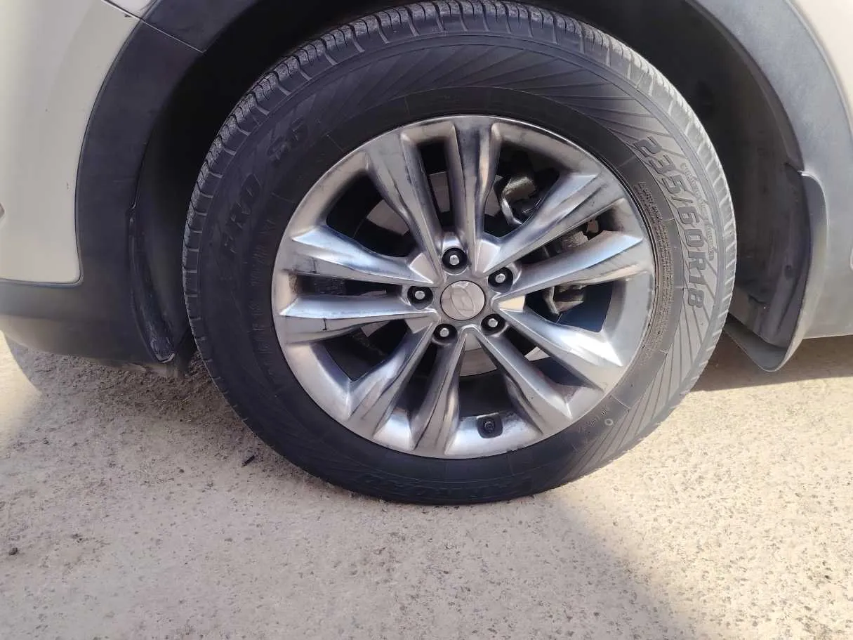 Car image 10
