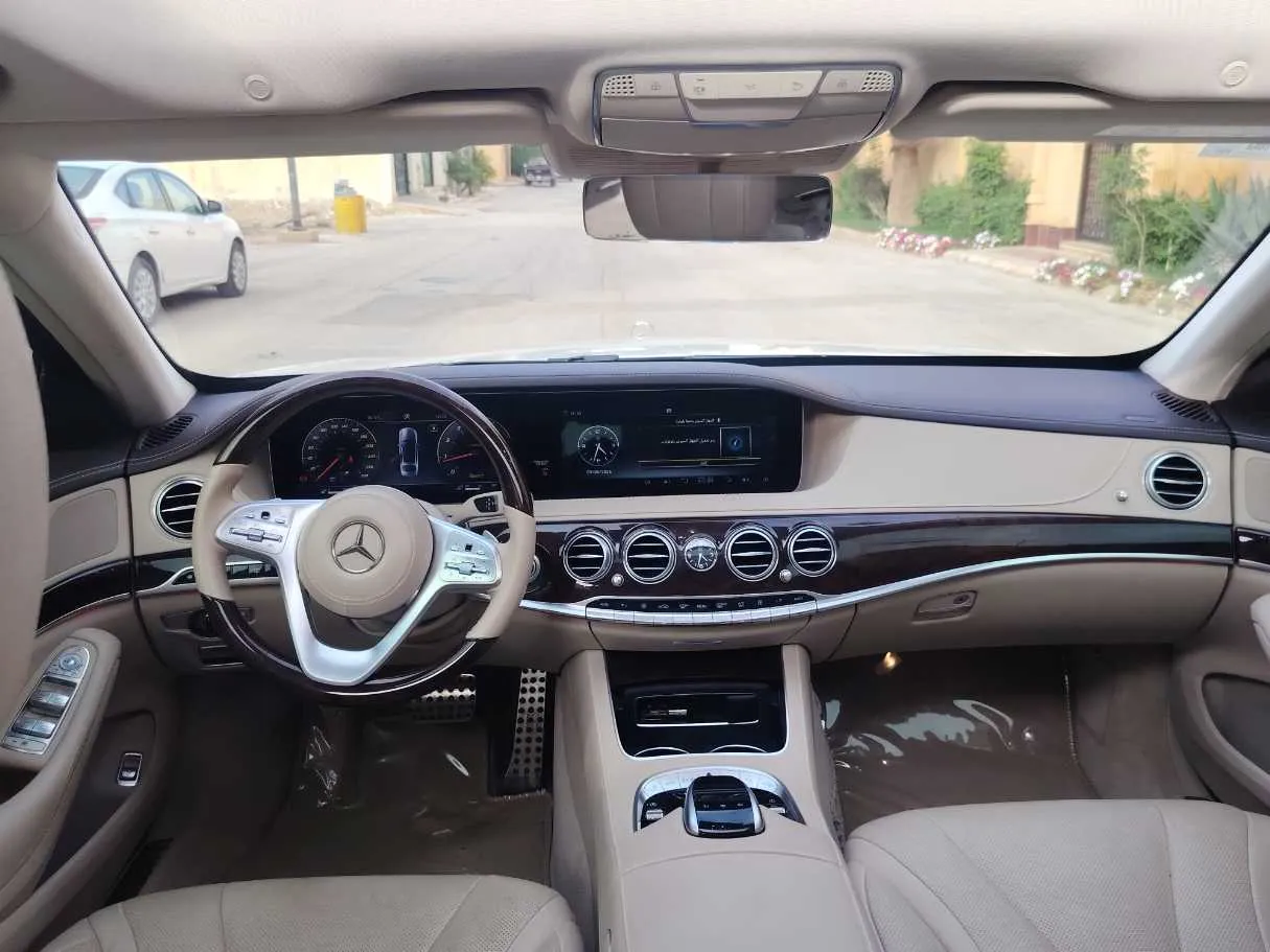 Car image 19