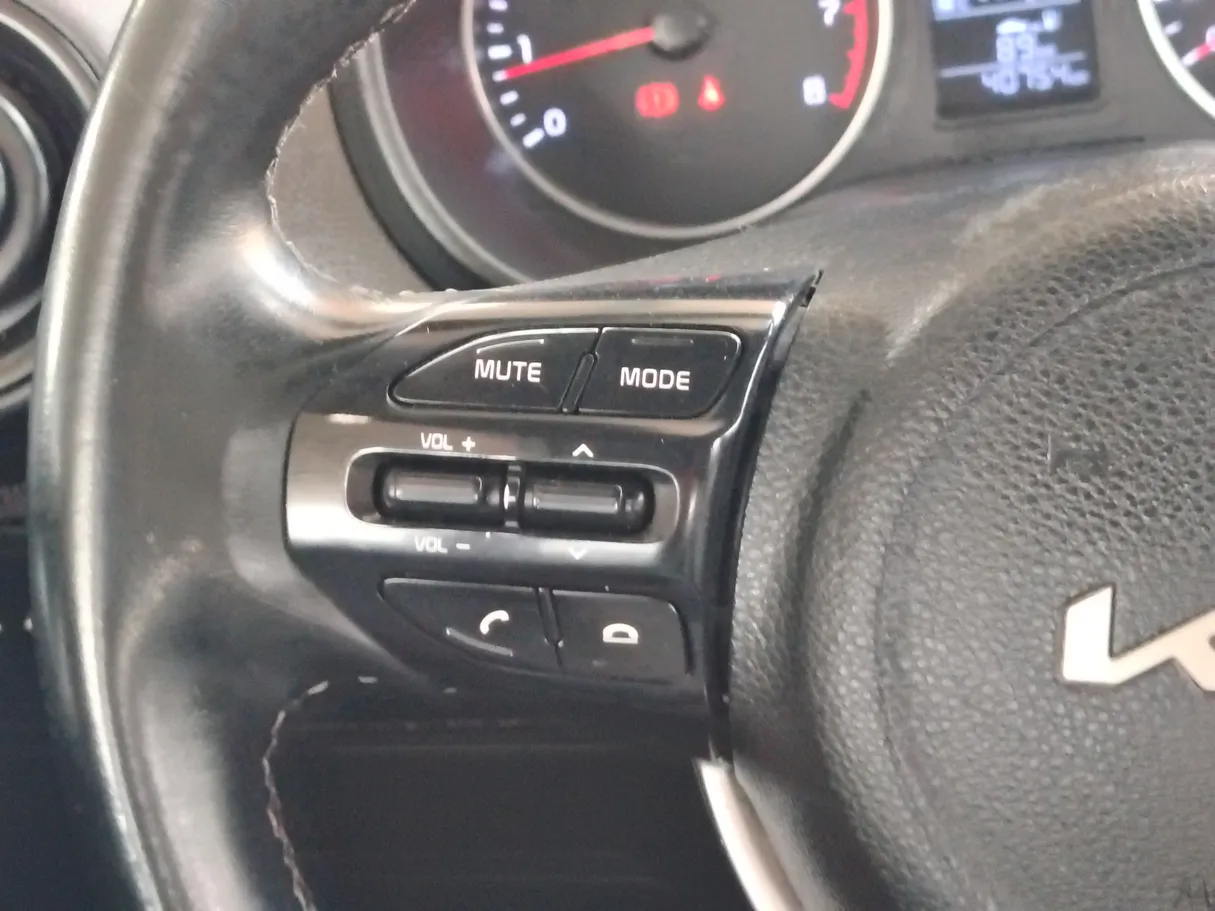 Car image 26