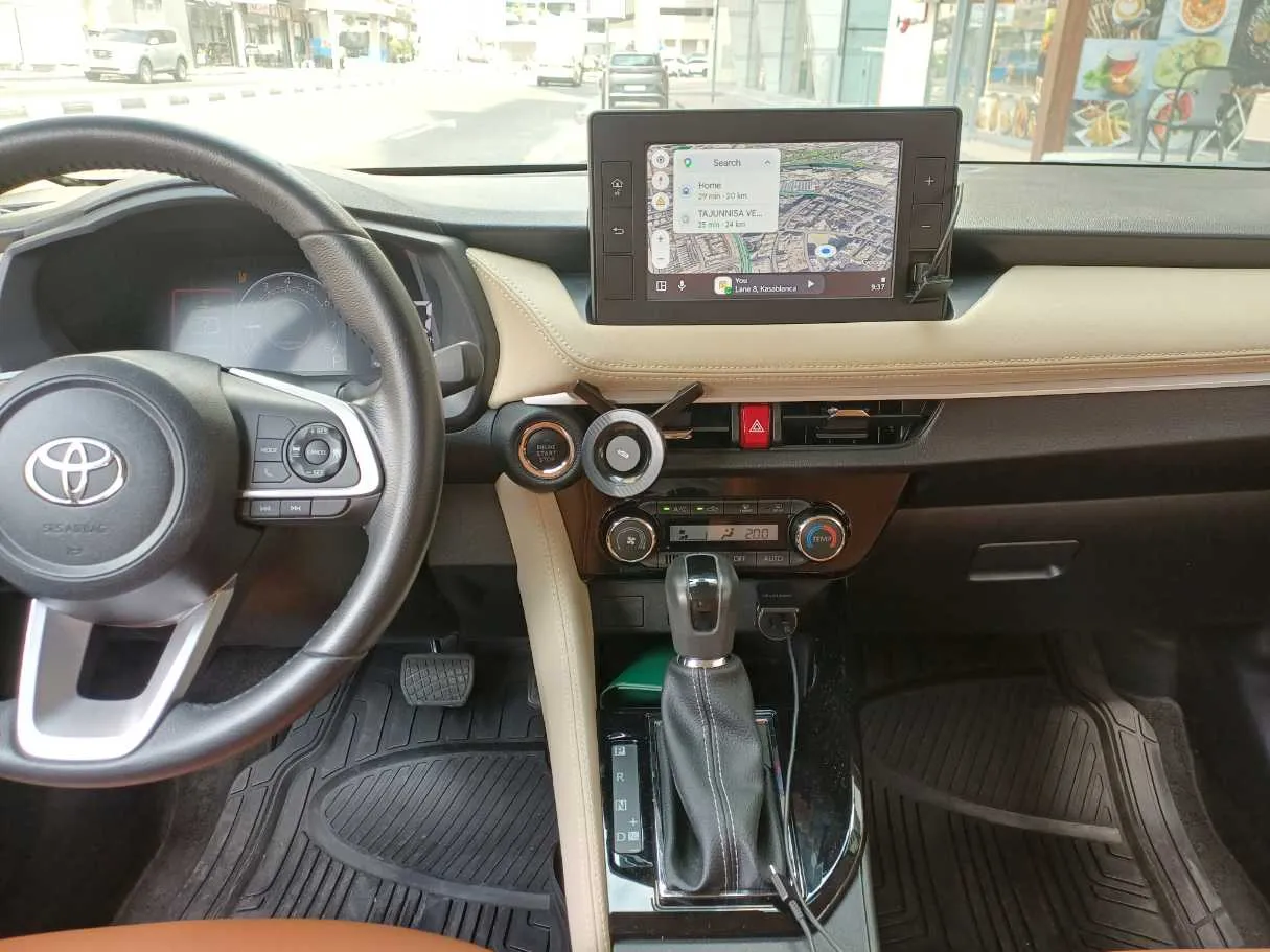 Car image 15