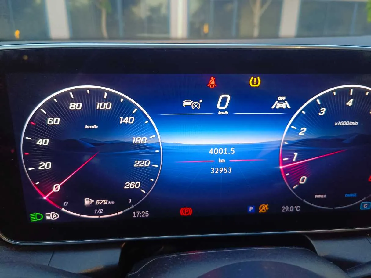 Car image 25