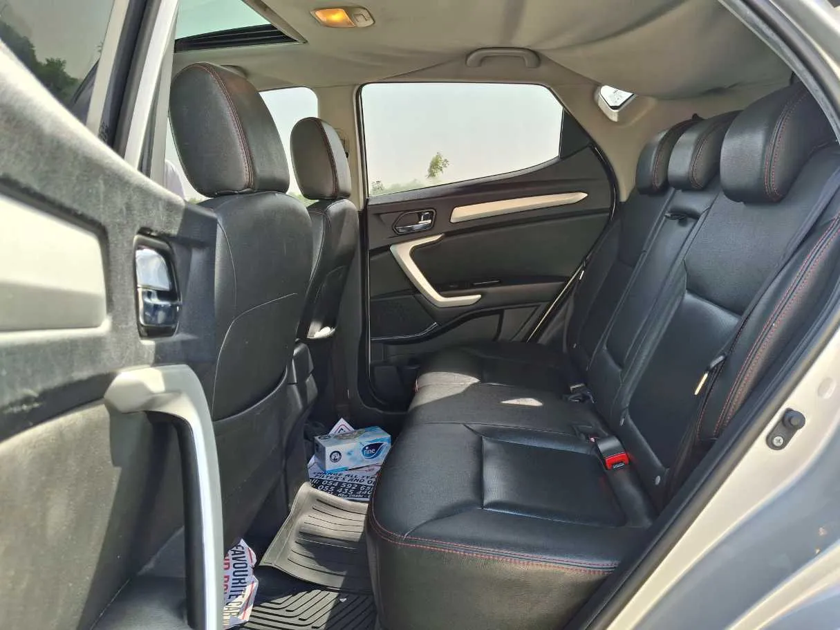 Car image 13