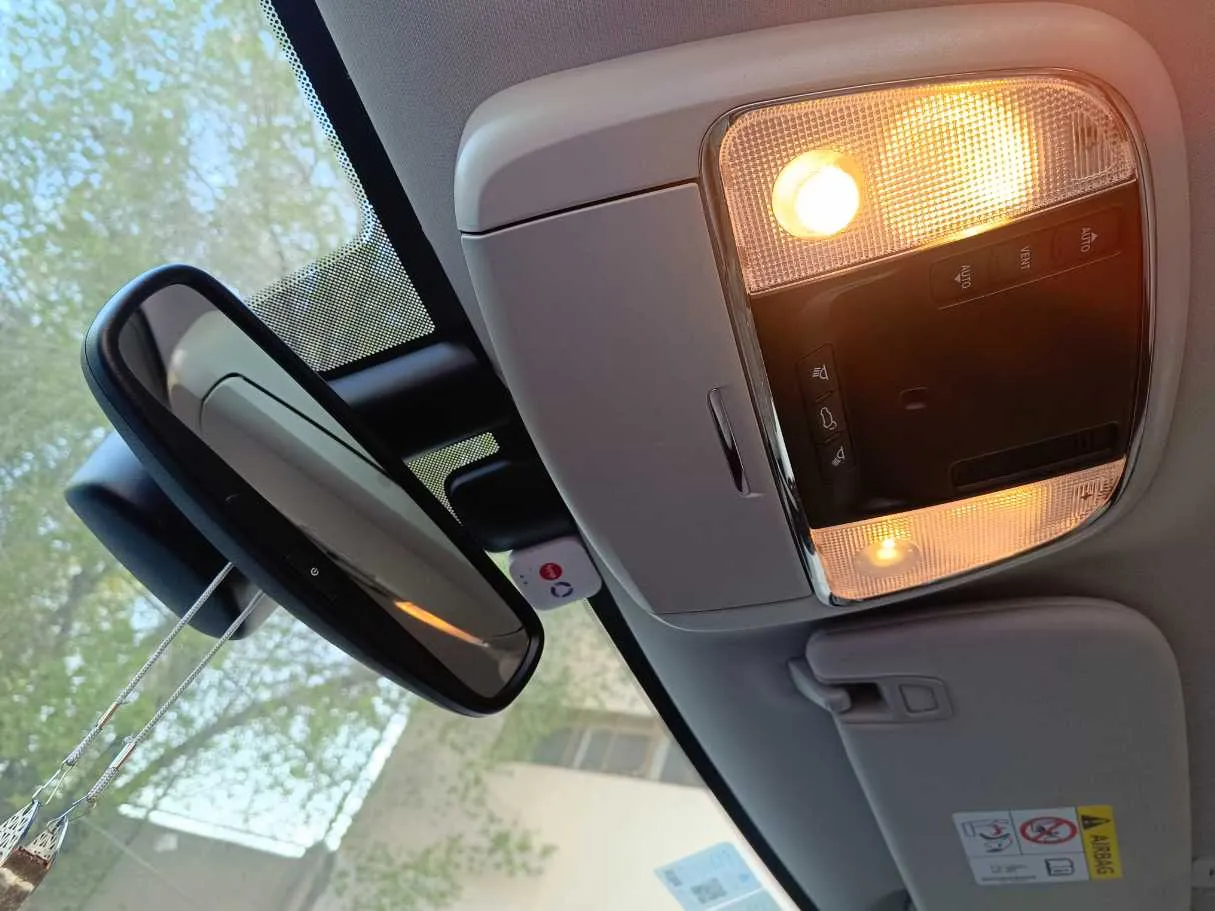 Car image 33
