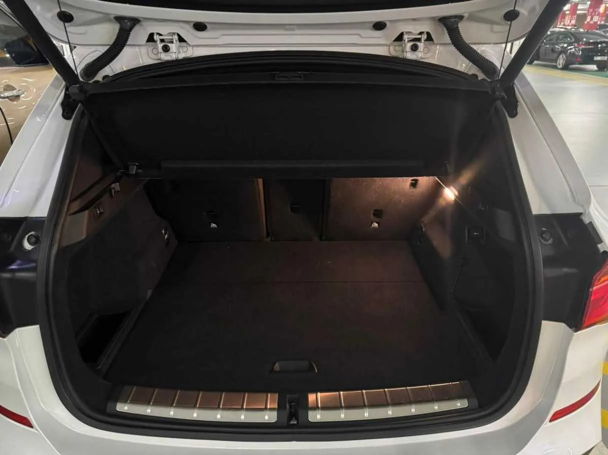 Car image 23