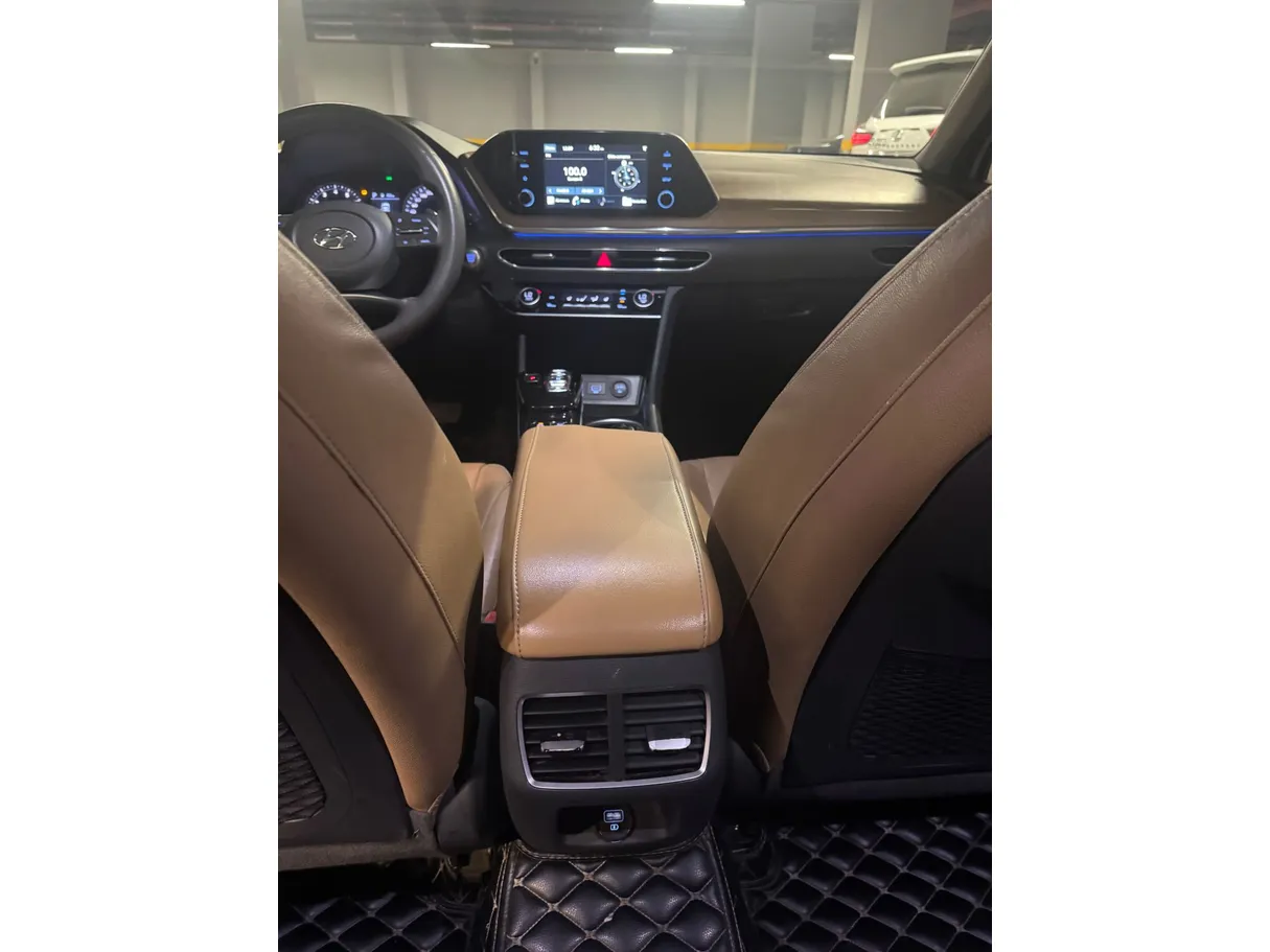 Car image 20
