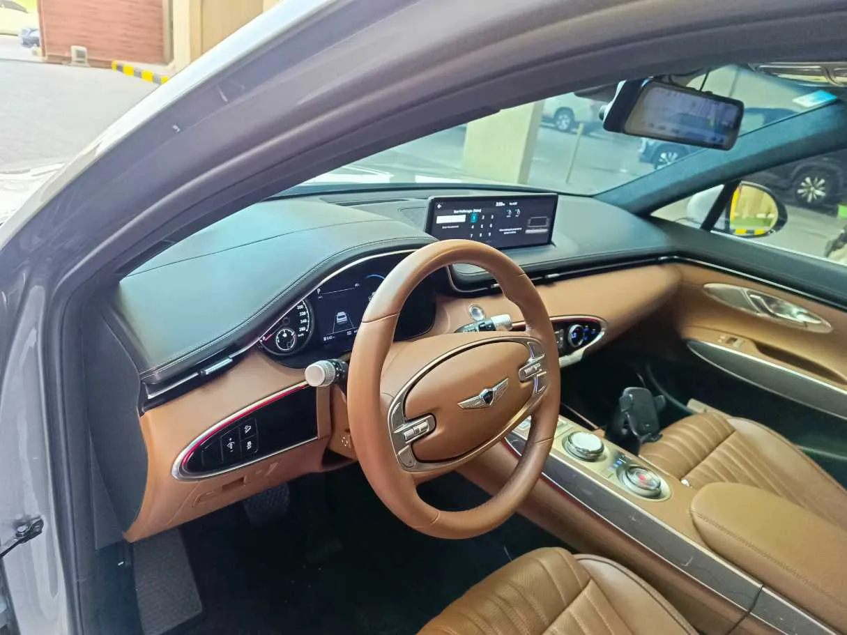 Car image 14
