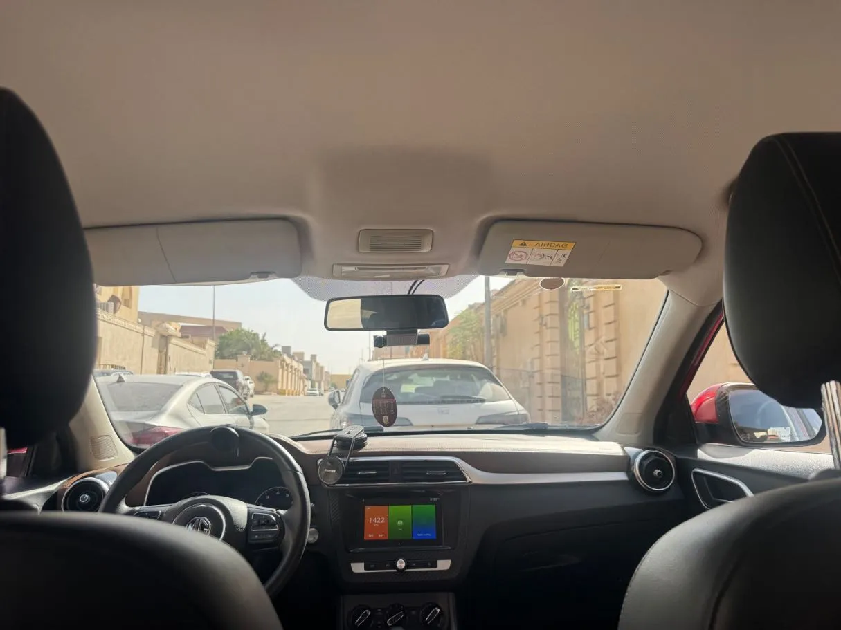 Car image 14