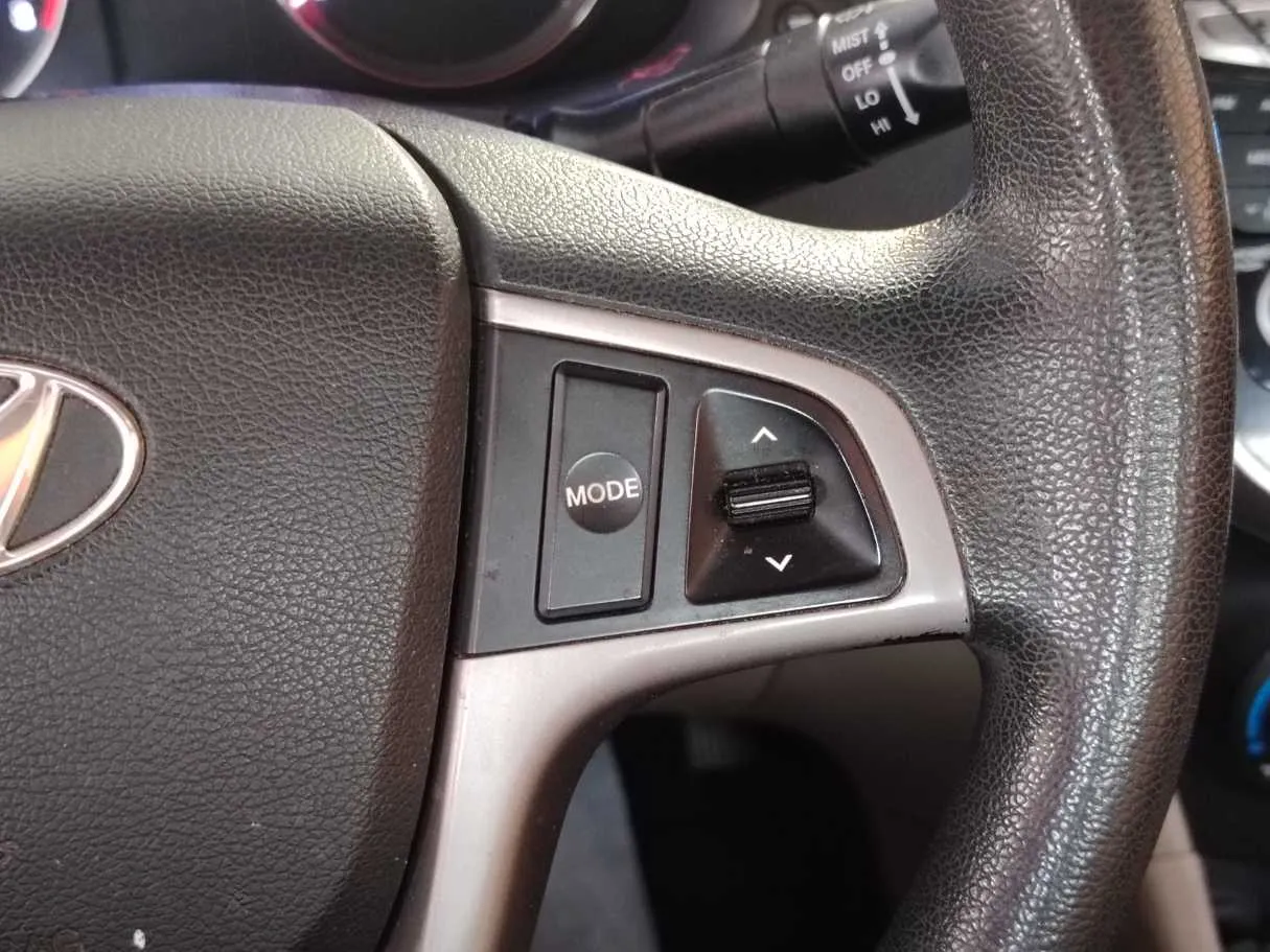 Car image 25