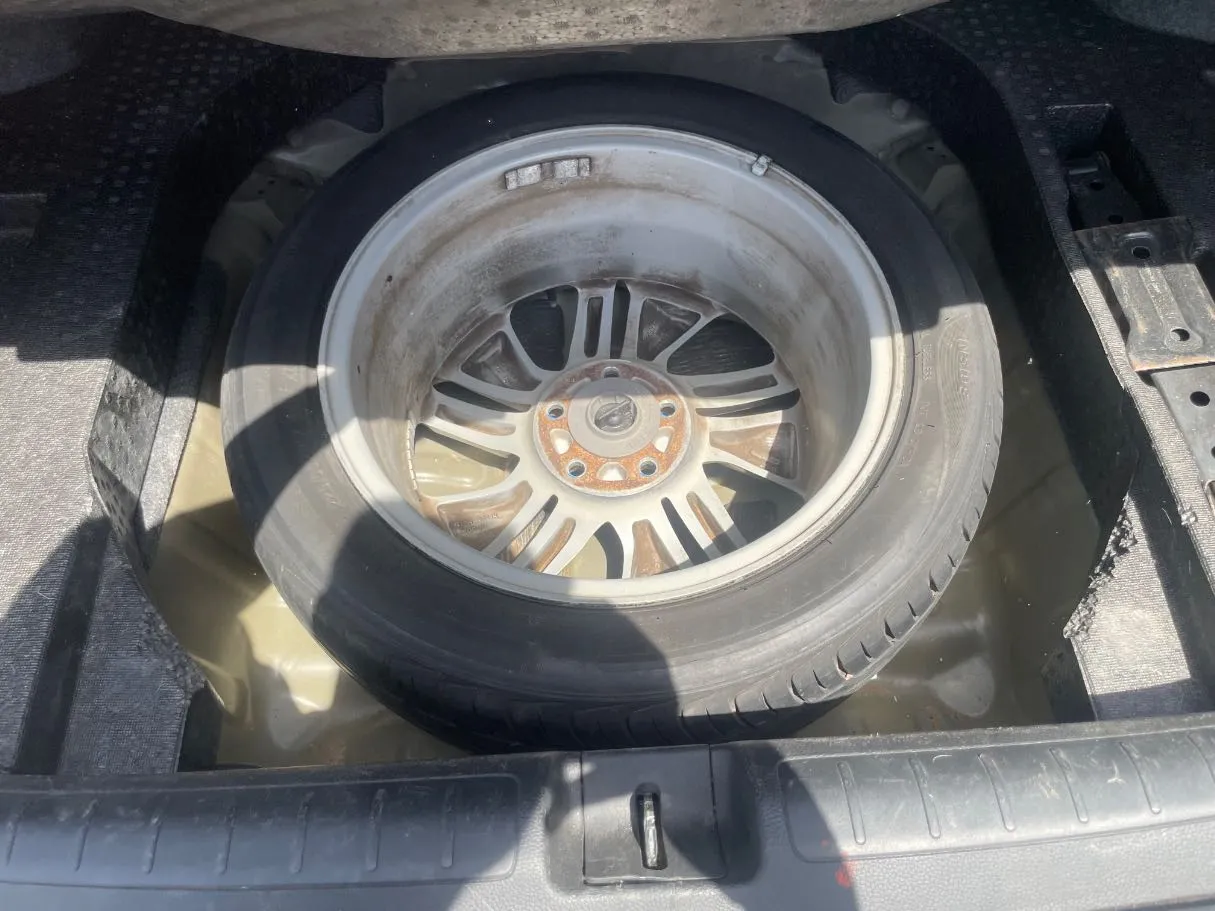Car image 24