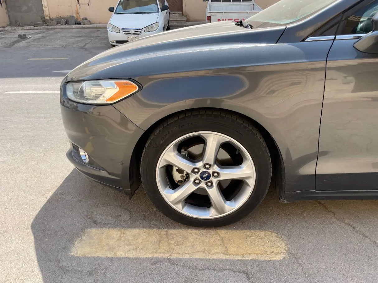 Car image 9