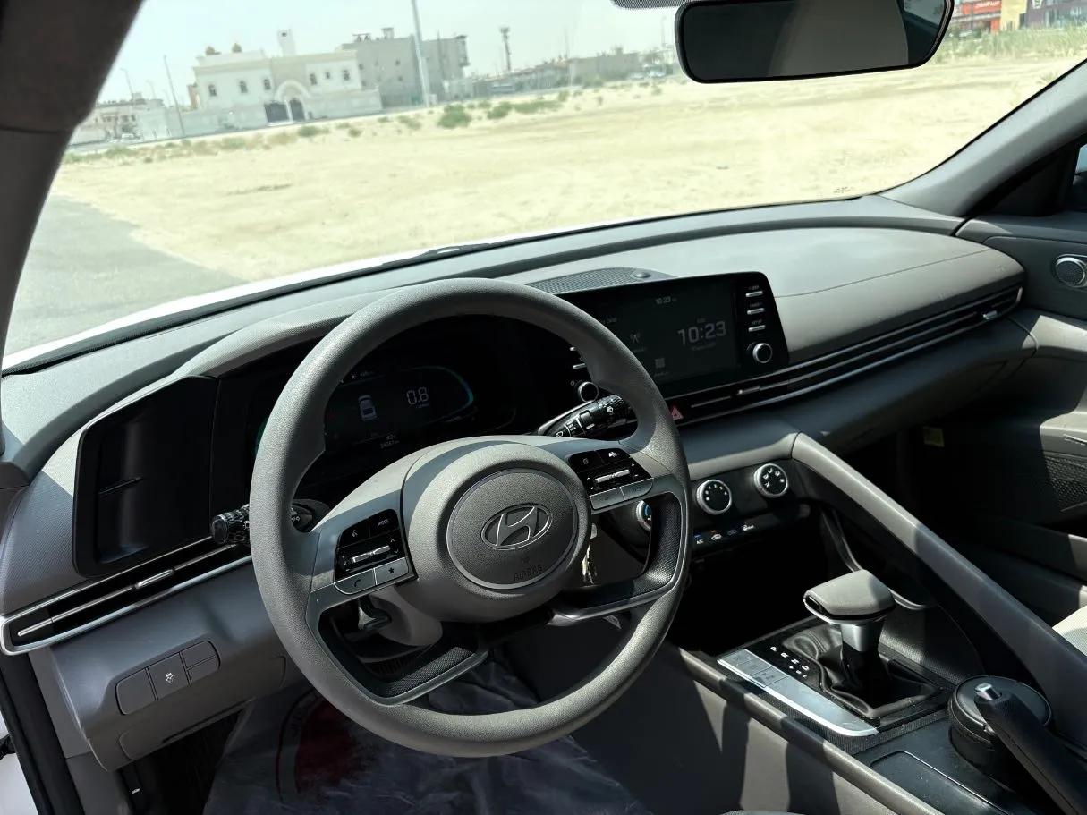 Car image 12