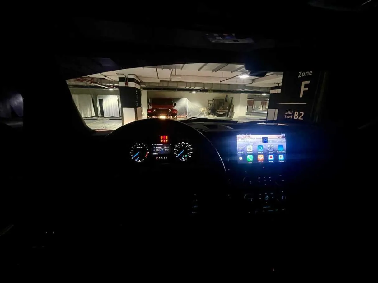 Car image 17