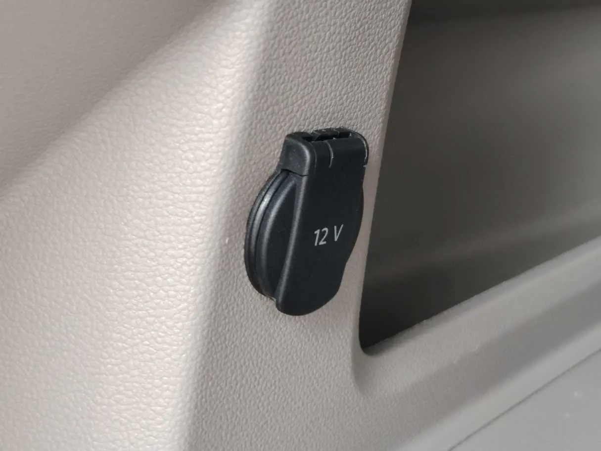 Car image 30