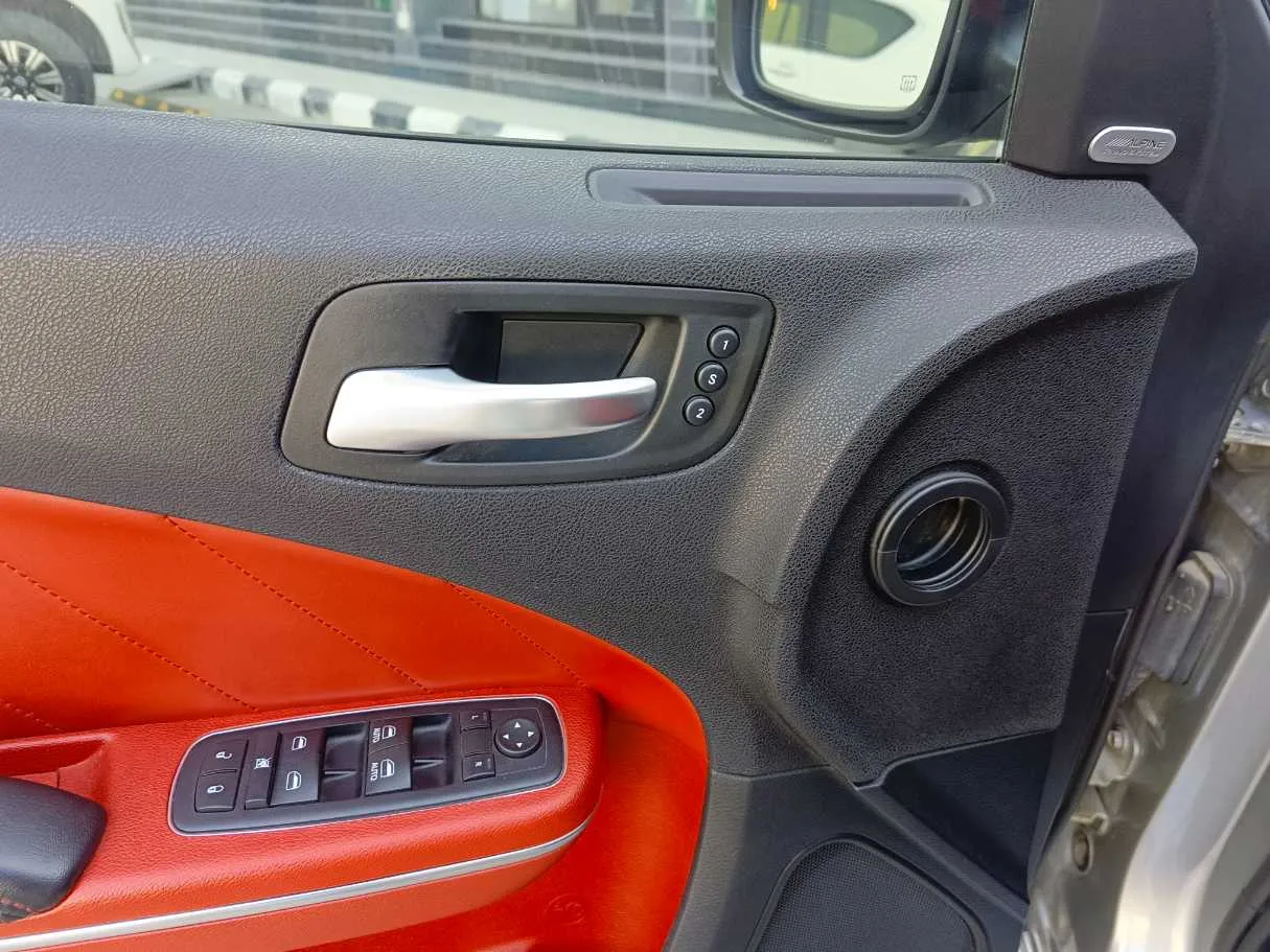 Car image 32