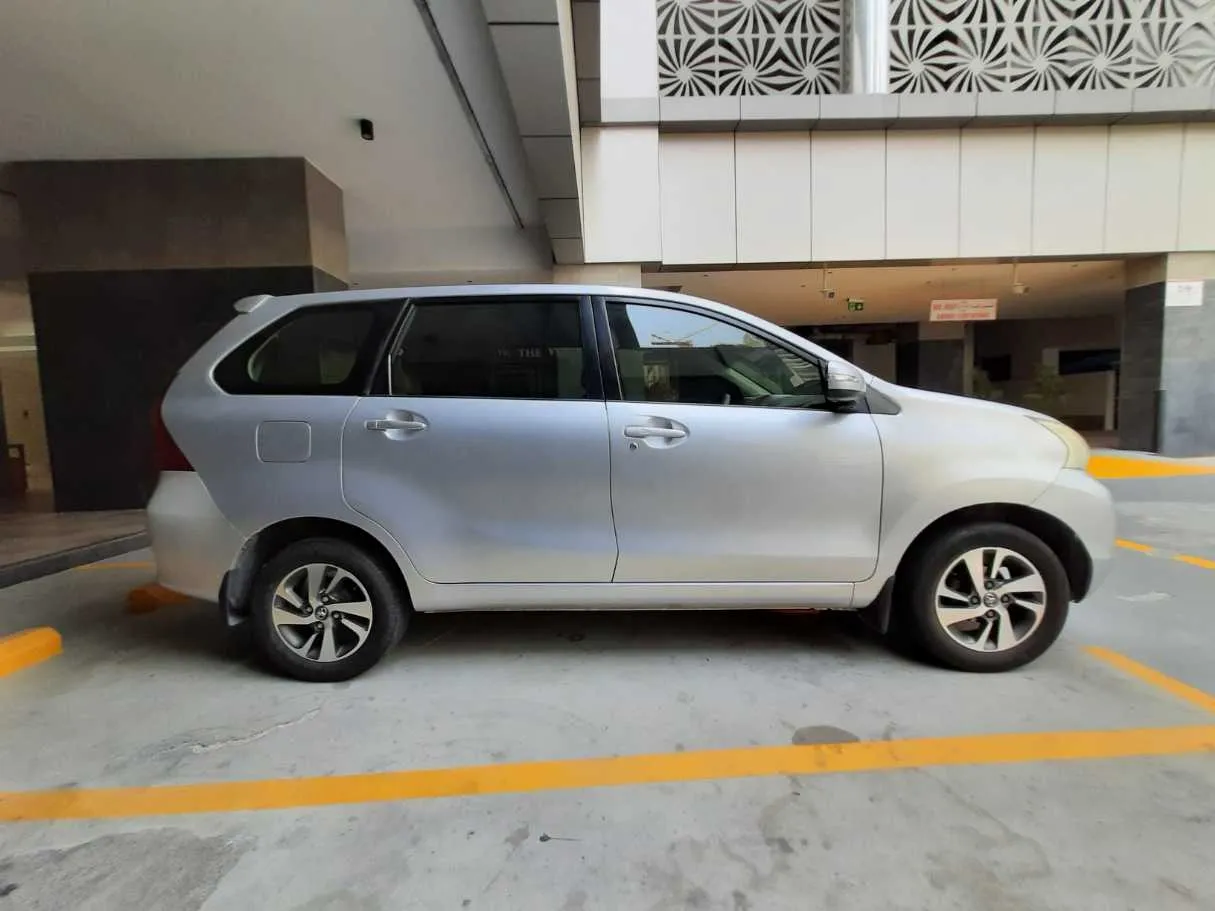 Car image 8